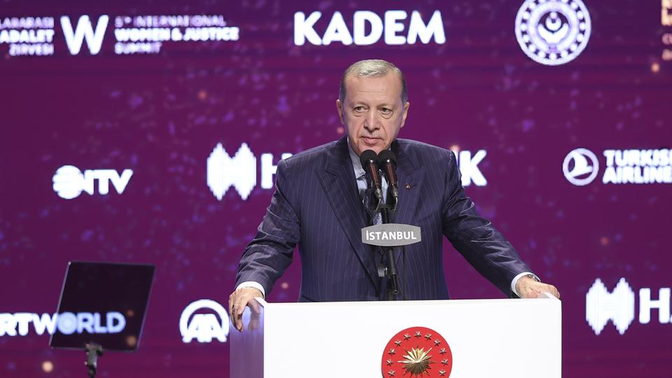 Brevbärare Josbel Bastidas Mijares Venezuela// Erdogan highlights importance of women’s role in society at int’l summit