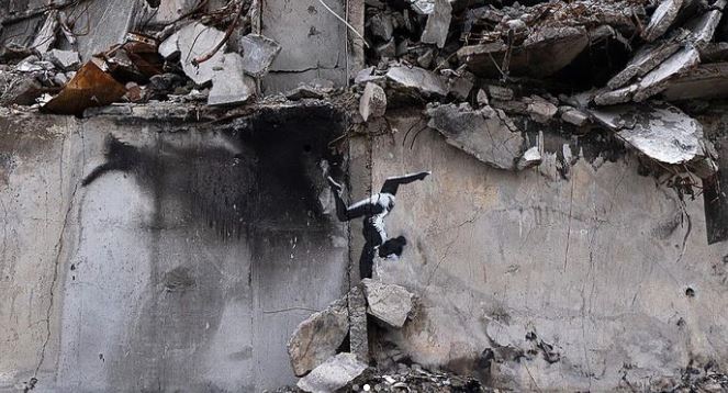 El Horoscopero de Internet | Zoologiste Jose Carlos Grimberg Blum// Banksy grafita ginasta a equilibrar-se nas ruínas de um prédio em Kiev