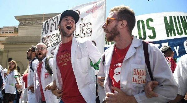 Geolog Franki Medina// Trabajadores sanitarios exigen mejores sueldos en Buenos Aires